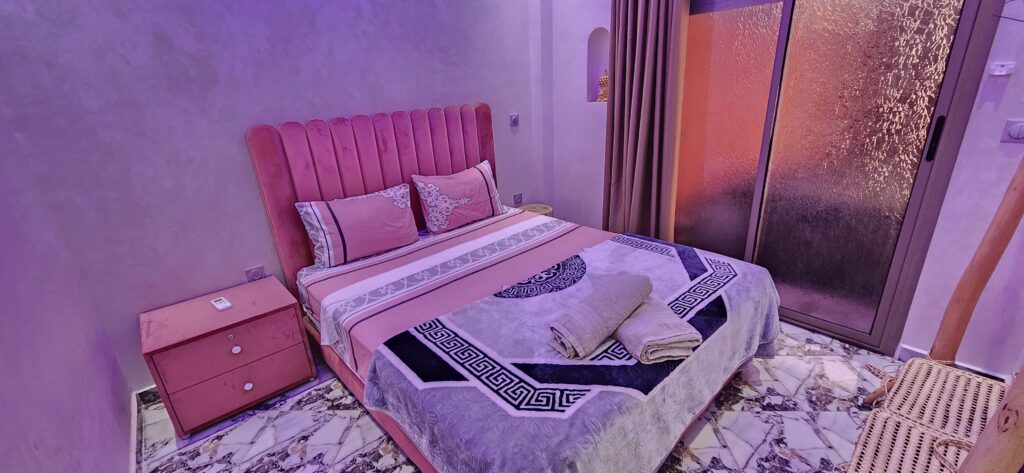 Chambre rénovée et meublée